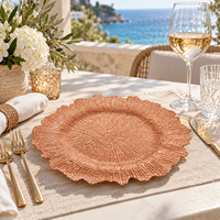 Assiette de présentation moderne en plastique de 13 pouces, bord irrégulier texturé thermolaqué, assiette décorative de luxe pour mariage, fête, banquet