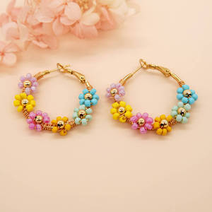 Boucles <span class=keywords><strong>d</strong></span>'oreilles B3608 Rainbow Daisy Miyuki, boucles <span class=keywords><strong>d</strong></span>'oreilles créoles fleuries faites à la main, boucles <span class=keywords><strong>d</strong></span>'oreilles cercle doré Gook, boucles <span class=keywords><strong>d</strong></span>'oreilles tendance pour femmes - Product Image 4