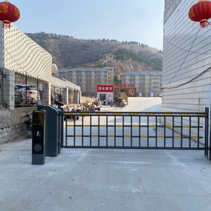 Motor de Corriente Continua de 200W, Barrera de Estacionamiento de Aluminio Resistente, Puertas Automáticas IP54 para Entrada/Salida de Vehículos en Edificios Industriales y Comerciales - Product Image 5