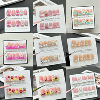 Faux ongles artisanaux carrés moyens roses style français avec imprimé ombré peint à la main, fleurs 3D, luxueux à presser