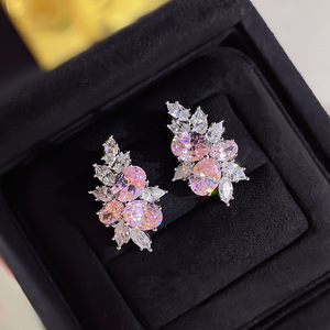 Orecchini a perno con fiore di ciliegio rosa da donna, gioielli floreali alla moda - Product Image 3