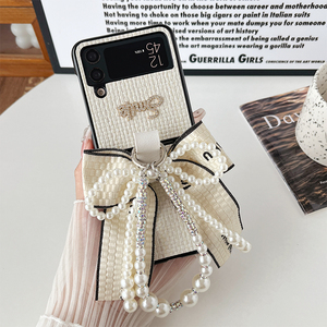 Pearl Bow Korean ins style Light Luxury Rhinestone Letter Correa de mano Funda de teléfono para mujer para Samsung zflip5 zfold6 w24 <span class=keywords><strong>Flip</strong></span> - Product Image 5