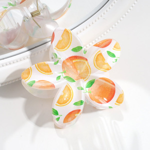 Nouvelle mode : Pinces à cheveux requin en plastique imprimées fruits et fleurs, idéales pour les fêtes, vente en gros - Product Image 4