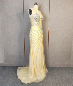 Luxuriöses Gelbes Modisches Elegantes Schlankes <span class=keywords><strong>Maxi</strong></span>-Abendkleid für Damen mit Perlen und Netzstoff - Product Image 2