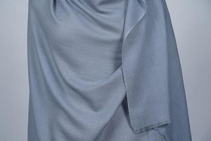 Étole en cachemire et laine fine teinte à la main, unie, pour femme – Douce, légère, élégante et luxueuse, idéale pour les tenues décontractées et formelles - Product Image 5