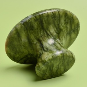 Livraison directe naturel vert Xiuyan <span class=keywords><strong>Jade</strong></span> champignon Gua Sha corps <span class=keywords><strong>Massage</strong></span> noir Bian pierre grattage marteau - Product Image 1