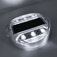 Borneaux routiers solaires LED étanches IP68 haute visibilité, marqueurs de trottoir intégrés à énergie solaire