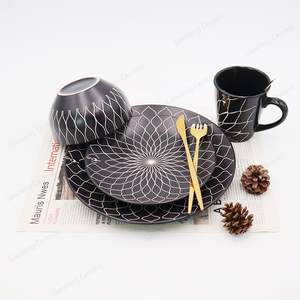 ชุดอาหารเย็นเคลือบสีเซรามิกสีดำสีทองออกแบบลายดอกไม้ตามสั่งสำหรับร้านอาหารโรงแรม - Product Image 2