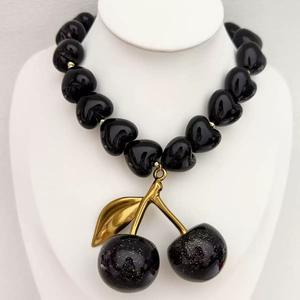 Collar de Alta Gama con Colgante Grande de Cereza, Material de Acero Inoxidable con Perlas, Estilo Versátil para Uso Diario - Product Image 4