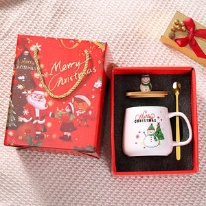 Vente en gros - Tasse à café en céramique de Noël avec couvercle et cuillère, motif Père Noël, coffret cadeau pour tasses à thé et soucoupes - Product Image 2