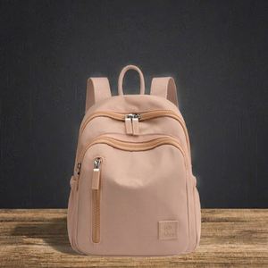 Mochila de estilo vintage para mujer de alta calidad de PU con patrón geométrico simple para viajes y ocio, bolso de diseñador. - Product Image 3