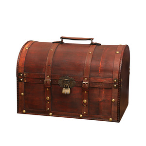 Set di Tre Scatole Vintage in Legno per Creare una Stanza Segreta Antica, Baule del Tesoro con Serratura, Scatola Portaoggetti, Piatti da Ristorante - Product Image 5