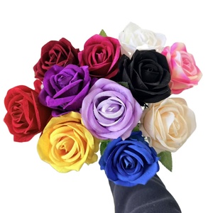 Ramo <span class=keywords><strong>de</strong></span> Rosas Artificiales <span class=keywords><strong>de</strong></span> Terciopelo con Acabado Mate, Inodoras, Realistas, Bordadas en 3D, para Eventos <span class=keywords><strong>de</strong></span> Lujo, <span class=keywords><strong>Centros</strong></span> <span class=keywords><strong>de</strong></span> <span class=keywords><strong>Mesa</strong></span> para Bodas - Product Image 1