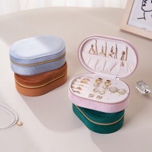 Organisateur de bijoux portable simple à double couche personnalisable avec fermeture éclair, boîte de rangement ovale en velours coloré avec logo personnalisé - Product Image 3