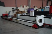 Machine de découpe laser à fibre CNC 3000W pour le traitement des tubes, des plaques, de l'acier inoxydable, de l'acier au carbone et de l'aluminium