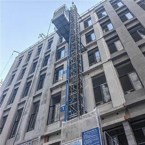 Ascensor de Construcción Zoomlion Usado a Precio de Fábrica, 2 Toneladas de Capacidad, Doble Cabina, Motor Listo para Reacondicionamiento, Motor Principal, Caja de Cambios, 500M - Product Image 2