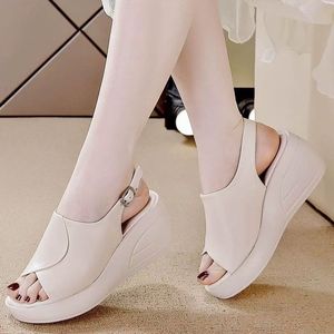 Nuevas Sandalias Casuales de Verano para Mujer con Parte Superior de Cuero Artificial y Suelas Gruesas - Product Image 2