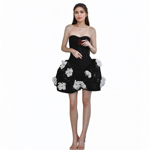 Lourde tridimensionnelle florale sans bretelles petite robe noire robe de soirée décontractée pour les saisons printemps été automne - Product Image 4