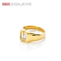 GIGAJEWE Bague Moissanite Personnalisée 1 carat avec Initiale, en Or Jaune Massif 9K 14K 18K, Sertissage Clos, Bague Chevalière Alphabet pour Hommes et Femmes