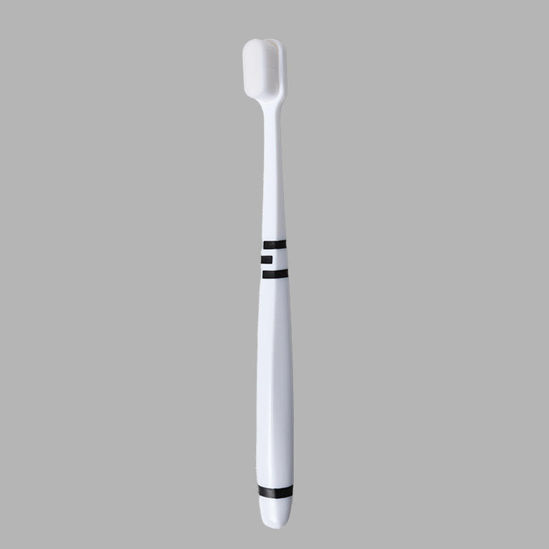 ชุดแปรงสีฟันสีขาวครบชุด