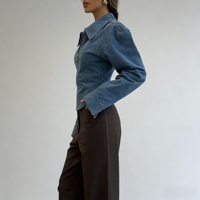 Veste courte en jean bleu clair vintage décontractée pour femme, col pointu, fermeture éclair intégrale, manches longues, taille cintrée, poignets évasés