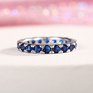 Anello da Donna con Design a Quattro Punte di Forma Rotonda, Stile Geometrico - Product Image 5