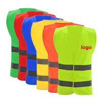 Gilet de sécurité réfléchissant vert personnalisé avec logo, bandes haute visibilité et fermeture éclair sur le devant pour les travailleurs de la construction et les équipes