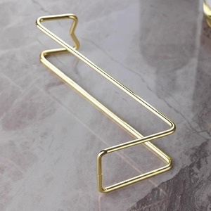 Porte-bouteilles de luxe en métal durable de forme rectangulaire pour les fêtes et la maison - Product Image 1