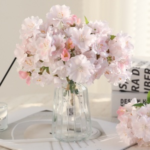 Ramo de Flores de Cerezo Artificiales de Tallo Corto, 3 Ramas por Paquete, Flores Artificiales de Melocotón de Primavera para Decoración del Hogar - Product Image 1