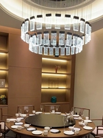 Lustre suspendu carré moderne haut de gamme en acier inoxydable avec LED, hauteur réglable, idéal pour hall d'hôtel