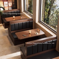 Ensemble de mobilier commercial de luxe pour restaurant d'Asie du Sud-Est : Table à manger en bois massif et métal, banquette de bar sur mesure et silencieuse