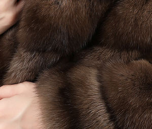 Женское пальто из натурального соболя средней длины - Product Image 6