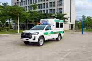 Tout nouveau Toyota Hilux Diesel tout-terrain Ambulance Pickup Transmission manuelle Véhicule d'urgence de haute qualité à vendre - Product Image 3