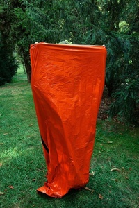 Compatto da campeggio all'aperto coperta Mylar emergenza termica stile mummia sacco <span class=keywords><strong>a</strong></span> <span class=keywords><strong>pelo</strong></span> bivacco per il freddo con fischio - Product Image 4