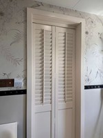 Volet à lamelles en bois massif moderne réglable, étanche, finition de surface, pour décoration intérieure de cour, à couche fixe