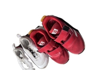 Chaussures originales pour enfants Chaussures respirantes de sport en vrac Stock de chaussures de marque d'occasion - Product Image 4