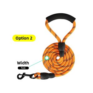 Correa para perro con hilos altamente reflectantes de 4/5 pies con cómodo mango acolchado - Product Image 6