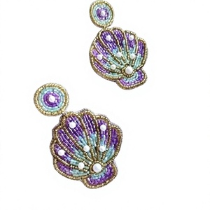 Boucles d'oreilles clous papillon perlées colorées pour femme, bijoux de fête bohèmes haut de gamme, plaqué or, en résine acrylique - Product Image 5