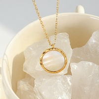 MICCI Vente Chaude 18k Plaqué Or Acier Inoxydable Plat Hawaïen Plage Blanc Cauris Shell Collier Avec Shell Puka