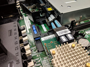 Servidor de la Serie SR650 Thinksystem, Servidor en Rack de 2U - Product Image 3
