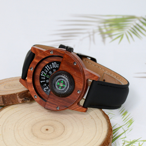 <span class=keywords><strong>Orologio</strong></span> in Legno con Funzione Bussola, Logo Personalizzabile, Colore Rosso Legno, con Cinturino in Pelle di Qualità - Product Image 4