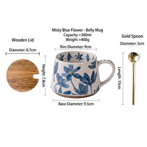 Mug à café en grès artisanal de luxe classique à motif floral bleu 380 ml avec cuillère pour le bureau et la maison, compatible lave-vaisselle et micro-ondes - Product Image 3