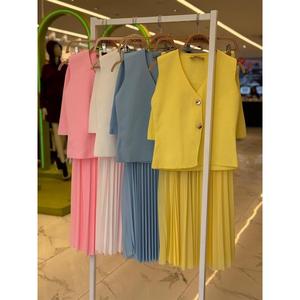 Conjunto de chaleco de punto y falda plisada para mujer Sobe, informal, transpirable, color Ecrum, ajuste estándar, para verano - Product Image 1