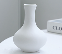 Vase bourgeon en céramique blanche noire en vrac OEM mini petit vase à fleurs en céramique nordique décoration de luxe moderne accessoires de décoration pour la maison
