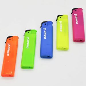 Venta al por mayor encendedor a prueba de viento Regalo de Cumpleaños descuento tamaño de bolsillo plástico fumar Jet llama encendedor - Product Image 3