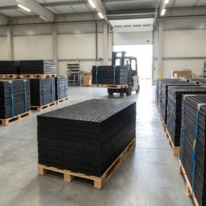 Tapis <span class=keywords><strong>de</strong></span> protection temporaire antidérapant <span class=keywords><strong>en</strong></span> PEHD extrudé sur mesure pour équipements lourds, couvre-herbe et surfaces à forte teneur <span class=keywords><strong>en</strong></span> boue - Product Image 4