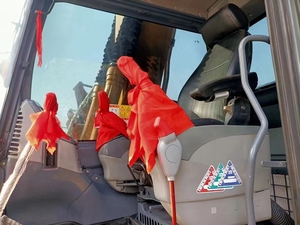 รถขุดไฮดรอลิกแบบตีนตะขาบ Komatsu PC130 ขนาด 13 ตัน รุ่นปี 2019 มือสอง พร้อมเครื่องยนต์ ปั๊ม เกียร์บ็อกซ์ และชิ้นส่วนหลักอื่นๆ ขายที่เซี่ยงไฮ้ - Product Image 4