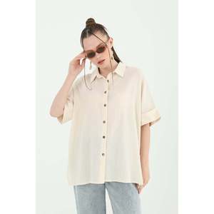 Chemise à manches courtes en lin pour femme, beige, boutonnée, décontractée, à porter au quotidien - Product Image 1