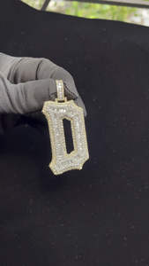 Colgante de Diamante en Forma de D de Alto Brillo para Hombre y Mujer, Hecho con Plata de Ley 925, Joyería Elegante y Duradera - Product Image 4