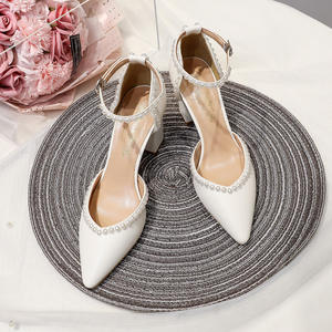 Tacchi alti a punta da <span class=keywords><strong>8</strong></span> <span class=keywords><strong>cm</strong></span> scarpe bianche da sposa con <span class=keywords><strong>tacco</strong></span> grosso e cinturino alla caviglia perle scarpe da sposa da donna sandali con <span class=keywords><strong>tacco</strong></span> alto per banchetti - Product Image 6
